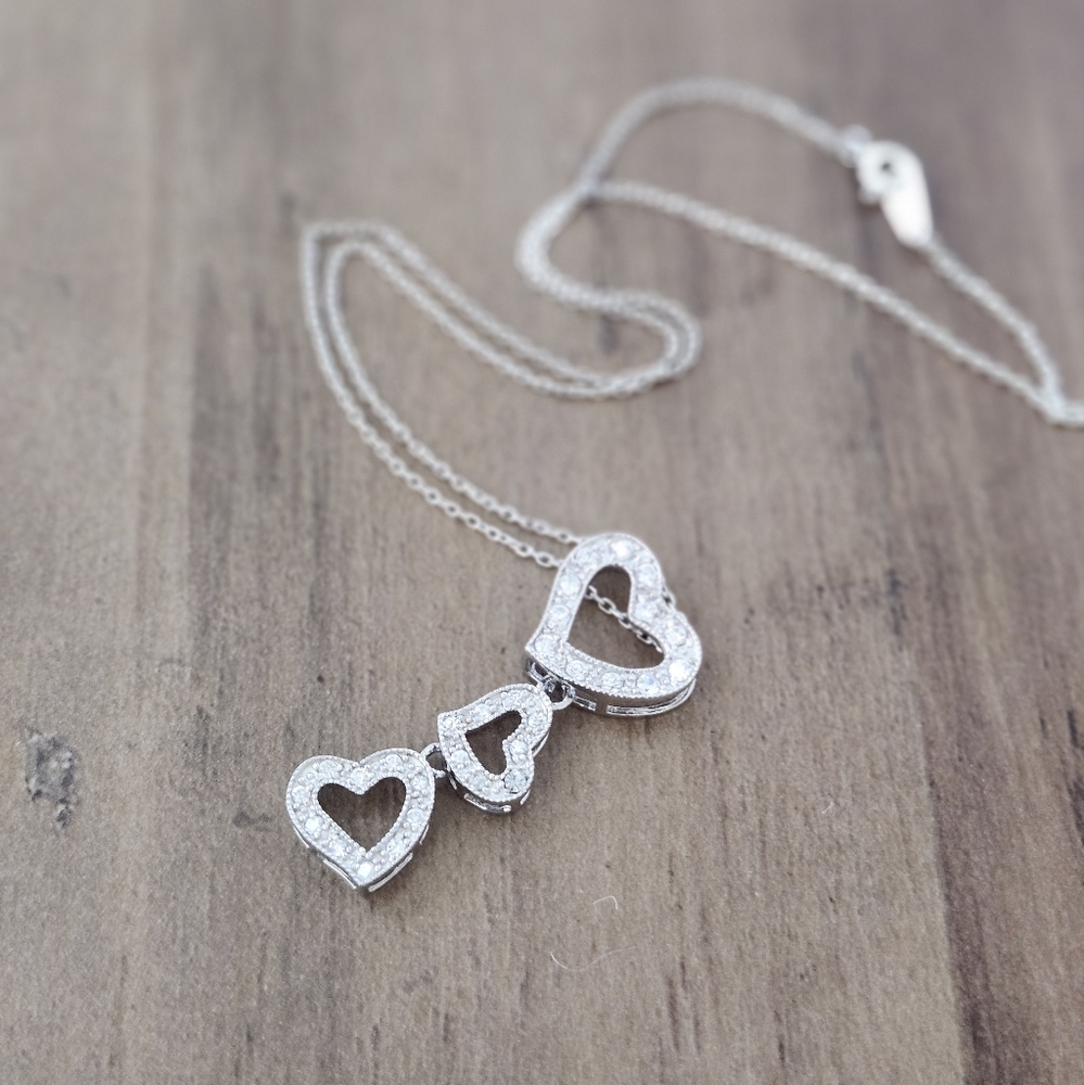 Silver jewelry necklace
